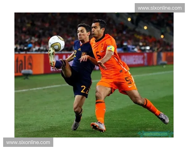 2010年南非世界杯决赛：荷兰与西班牙激战四十年终圆梦的历史时刻